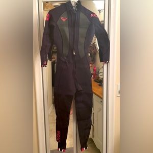 Roxy wet suit.